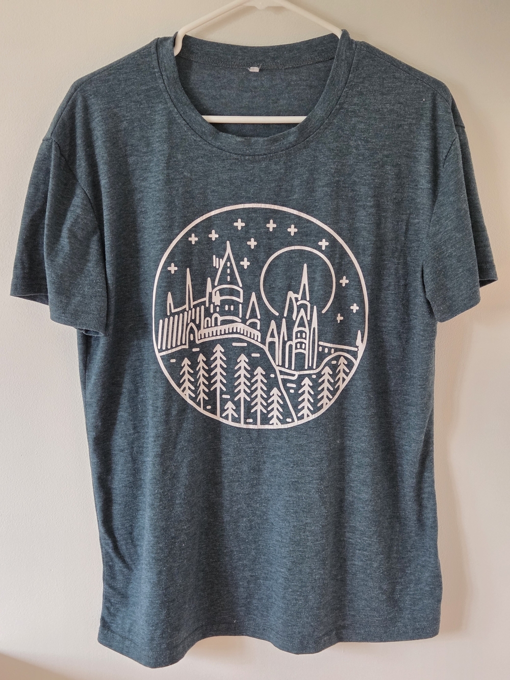 2/20$ Harry Potter Hogwarts Castle Moon Stars Graphic T-Shirt Heather Dark Grey